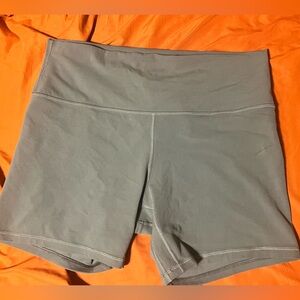 Women’s Lululemon Align High Rise 6” Shorts